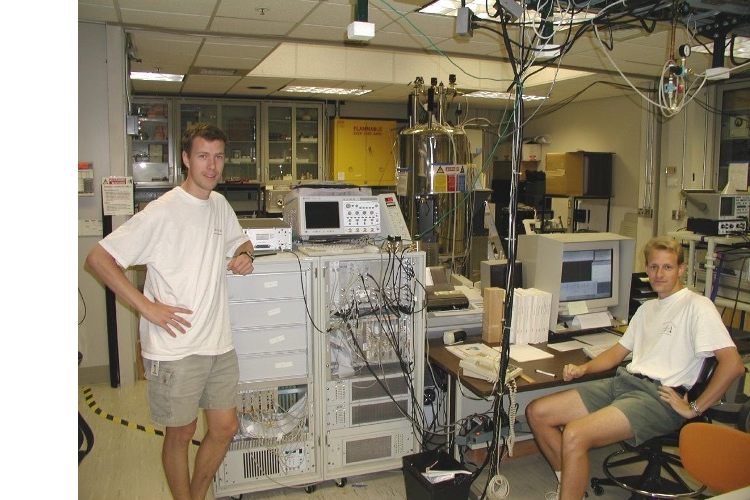 Researchers Lieven Vandersypen (L) and Matthias Steffen (R)